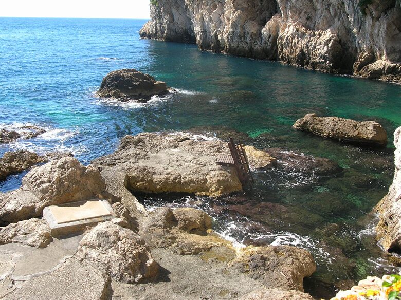 Elegant Taormina Retreat Overlooking Isola Bella - Taormina, Italy