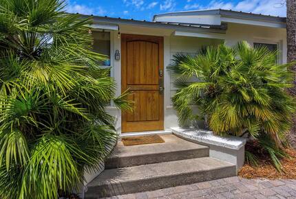Classic 30A Escape with Private Pool & Yard - Santa Rosa Beach, Florida