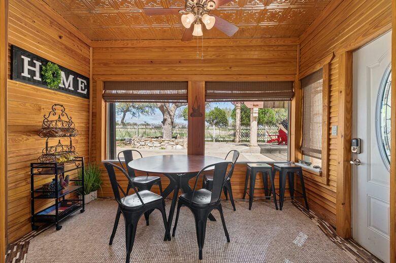 Charming Countryside Retreat near Fredericksburg - Fredericksburg, Texas