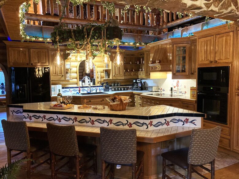 Splinter Shack Lodge | Charming Ski Log Cabin 20 minutes from Snowbasin! - Ogden, Utah