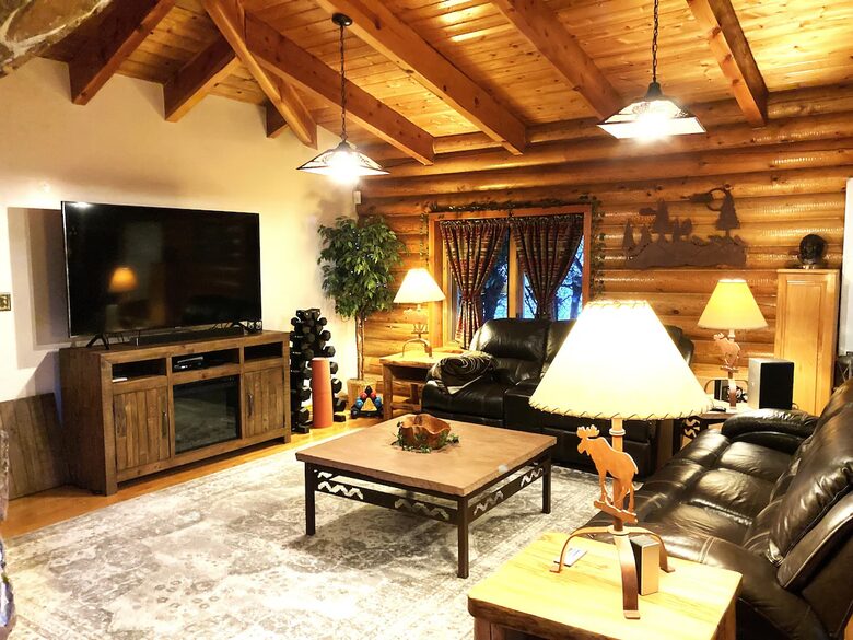 Splinter Shack Lodge | Charming Ski Log Cabin 20 minutes from Snowbasin! - Ogden, Utah