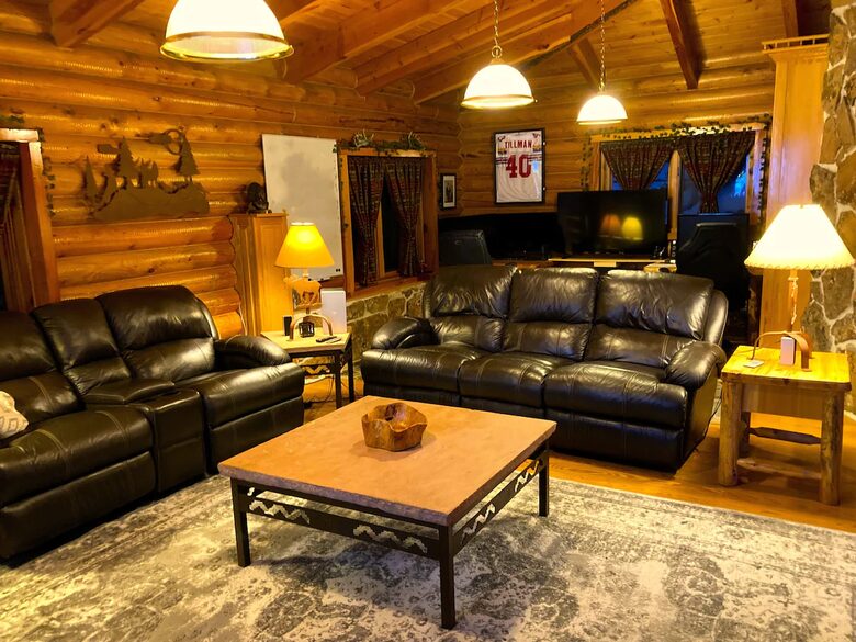 Splinter Shack Lodge | Charming Ski Log Cabin 20 minutes from Snowbasin! - Ogden, Utah