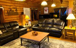 Splinter Shack Lodge | Charming Ski Log Cabin 20 minutes from Snowbasin! - Ogden, Utah