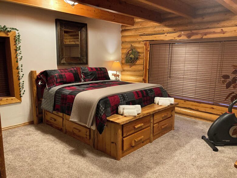 Splinter Shack Lodge | Charming Ski Log Cabin 20 minutes from Snowbasin! - Ogden, Utah