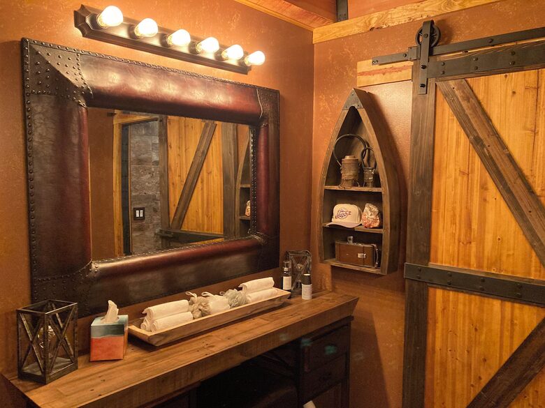 Splinter Shack Lodge | Charming Ski Log Cabin 20 minutes from Snowbasin! - Ogden, Utah