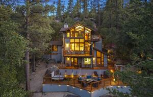 Refined Treetop Escape in the San Jacinto Mountains - Idyllwild, California