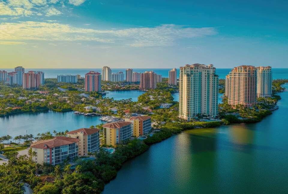 Relaxed Florida Living Near Downtown Naples - Naples, Florida