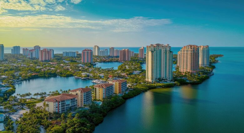 Relaxed Florida Living Near Downtown Naples - Naples, Florida