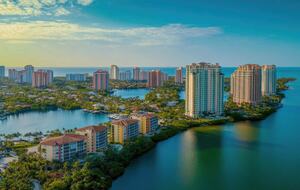 Relaxed Florida Living Near Downtown Naples - Naples, Florida