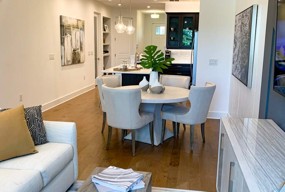 Relaxed Florida Living Near Downtown Naples - Naples, Florida