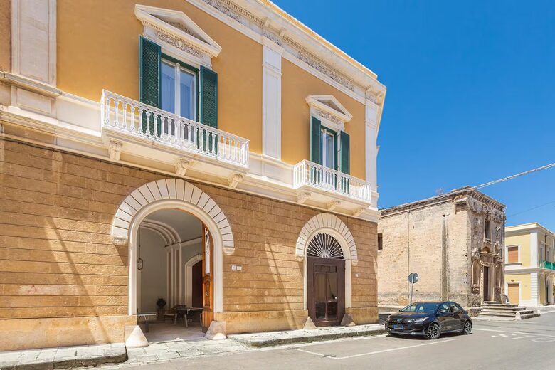 Liberty-Inspired Apartment with Terrace & Frescoes - Trepuzzi, Italy