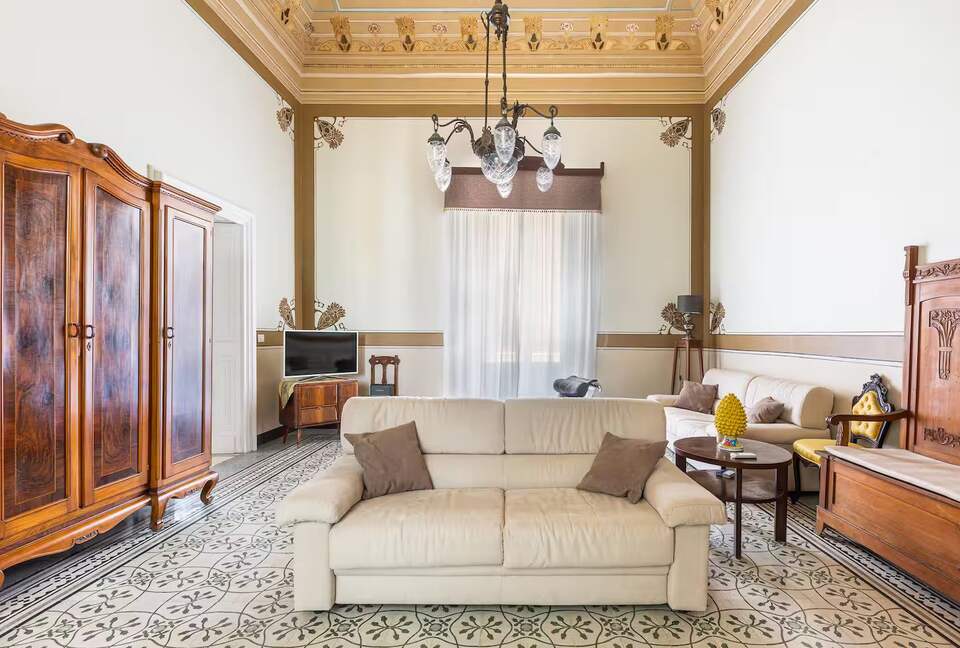 Liberty-Inspired Apartment with Terrace & Frescoes - Trepuzzi, Italy