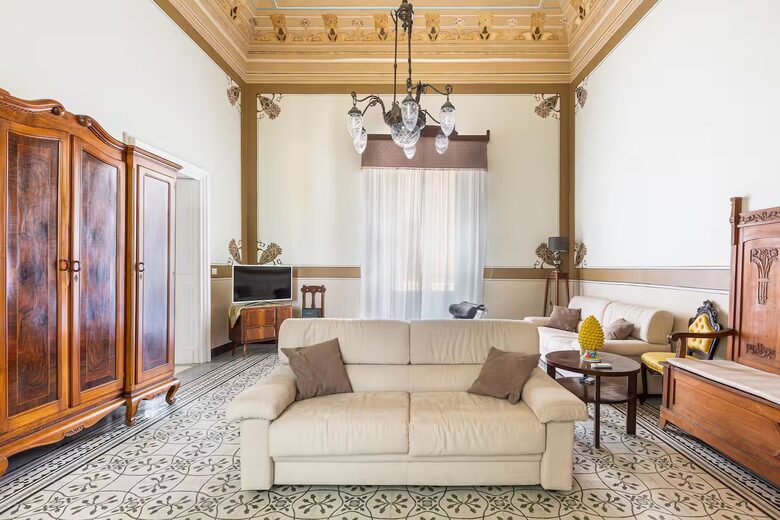 Liberty-Inspired Apartment with Terrace & Frescoes - Trepuzzi, Italy