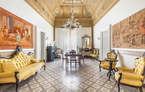 Liberty-Inspired Apartment with Terrace & Frescoes - Trepuzzi, Italy