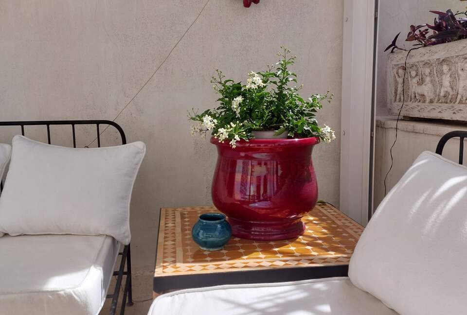 Liberty-Inspired Apartment with Terrace & Frescoes - Trepuzzi, Italy