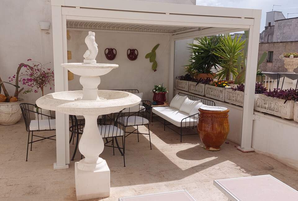 Liberty-Inspired Apartment with Terrace & Frescoes - Trepuzzi, Italy