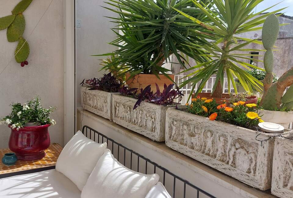 Liberty-Inspired Apartment with Terrace & Frescoes - Trepuzzi, Italy