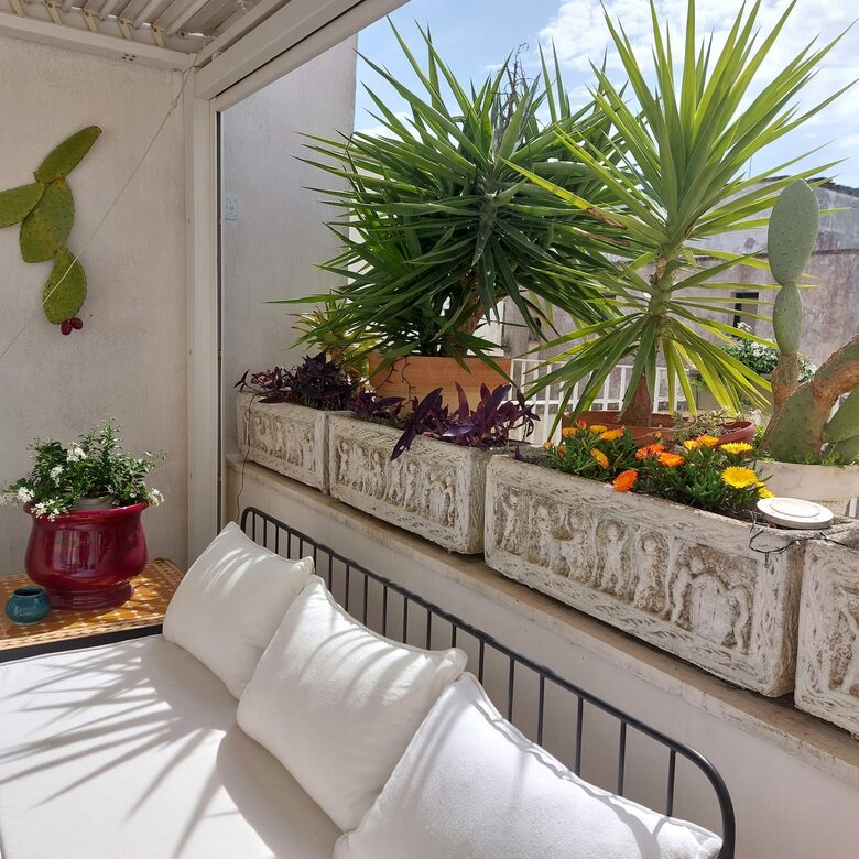 Liberty-Inspired Apartment with Terrace & Frescoes - Trepuzzi, Italy