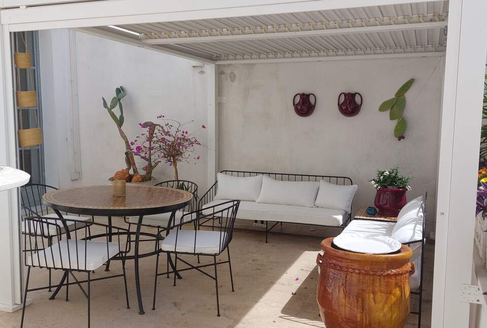 Liberty-Inspired Apartment with Terrace & Frescoes - Trepuzzi, Italy