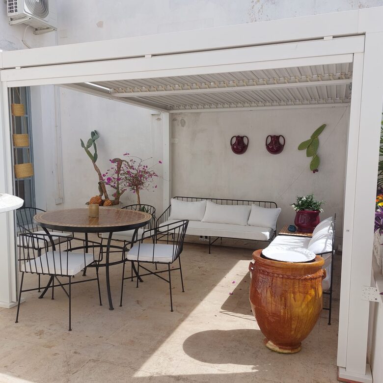 Liberty-Inspired Apartment with Terrace & Frescoes - Trepuzzi, Italy