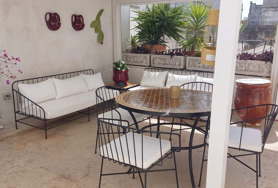 Liberty-Inspired Apartment with Terrace & Frescoes - Trepuzzi, Italy