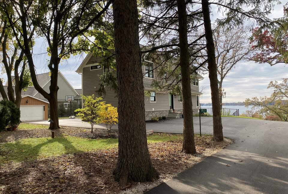 Charming Waterfront Retreat in Burlington - Burlington, Wisconsin