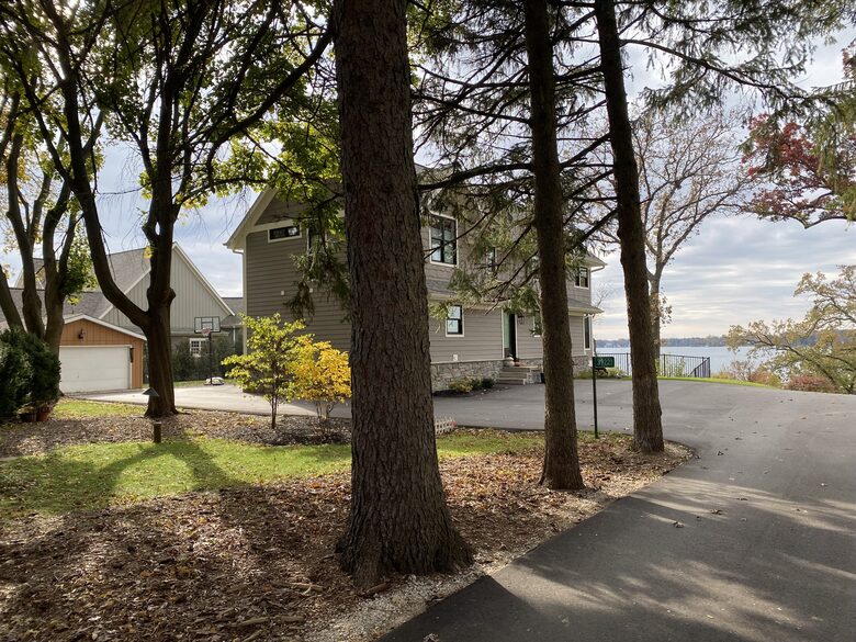 Charming Waterfront Retreat in Burlington - Burlington, Wisconsin