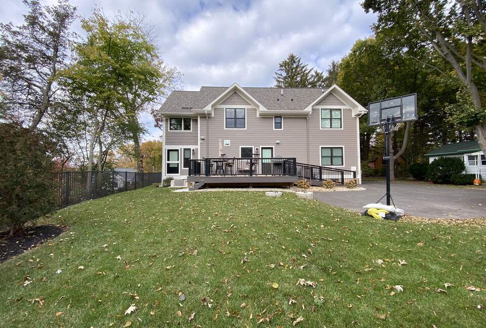 Charming Waterfront Retreat in Burlington - Burlington, Wisconsin