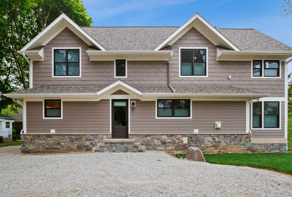 Charming Waterfront Retreat in Burlington - Burlington, Wisconsin