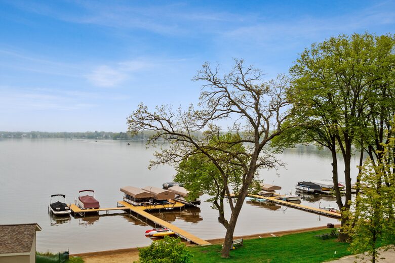 Charming Waterfront Retreat in Burlington - Burlington, Wisconsin