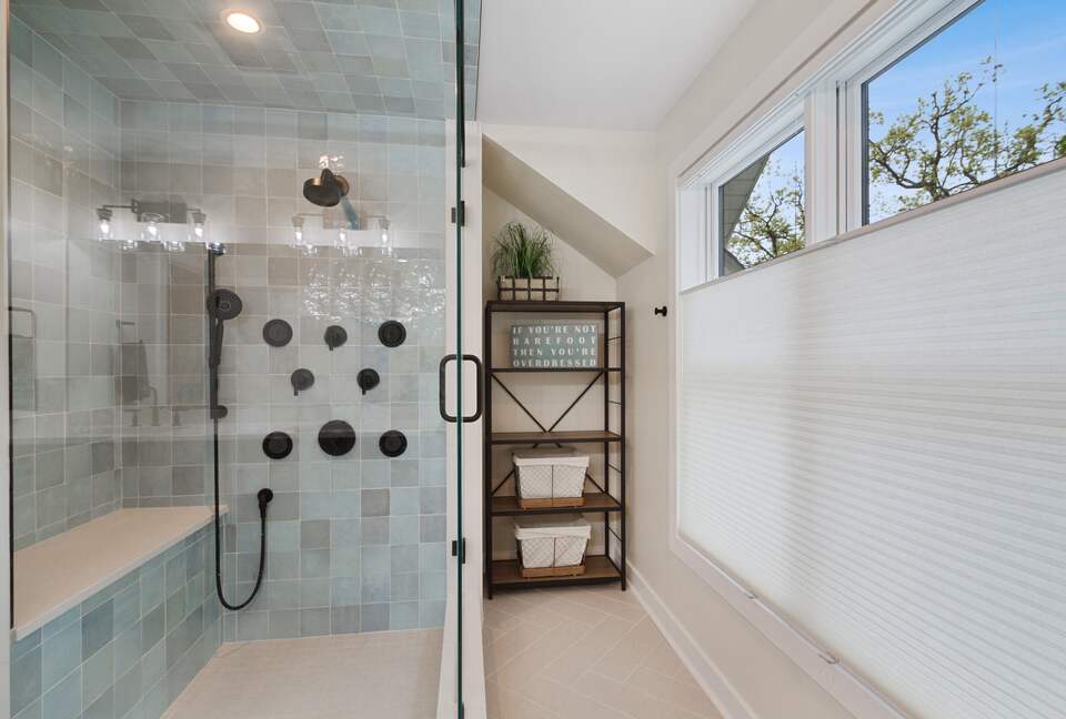 Charming Waterfront Retreat in Burlington - Burlington, Wisconsin