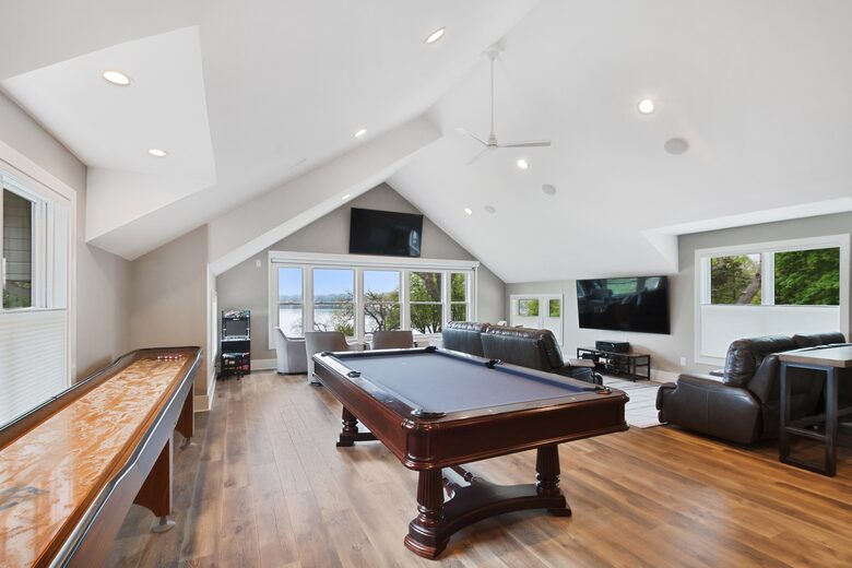 Charming Waterfront Retreat in Burlington - Burlington, Wisconsin