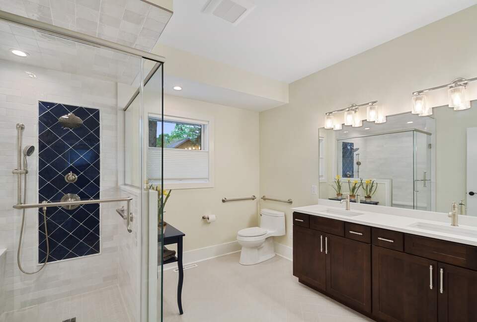 Charming Waterfront Retreat in Burlington - Burlington, Wisconsin