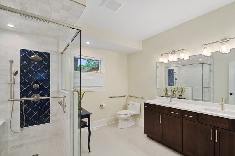 Charming Waterfront Retreat in Burlington - Burlington, Wisconsin