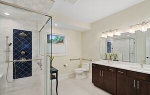 Charming Waterfront Retreat in Burlington - Burlington, Wisconsin