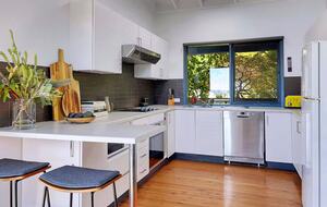 Clifftop Elegance in the Blue Mountains - Wentworth Falls, Australia