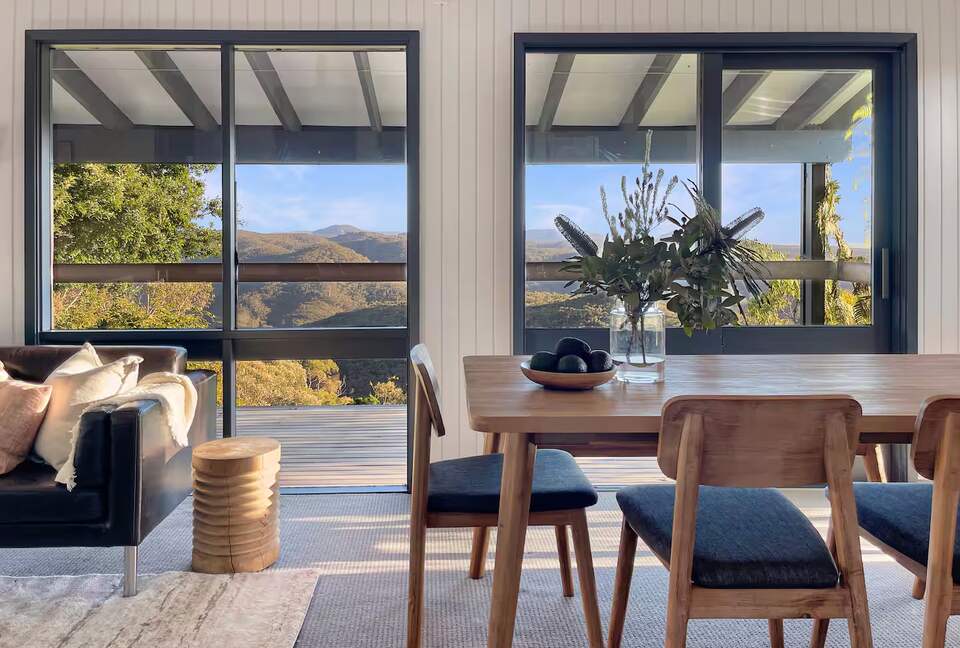 Clifftop Elegance in the Blue Mountains - Wentworth Falls, Australia