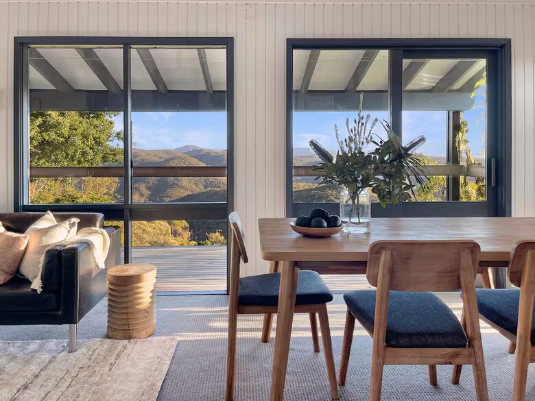 Clifftop Elegance in the Blue Mountains - Wentworth Falls, Australia