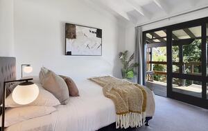 Clifftop Elegance in the Blue Mountains - Wentworth Falls, Australia