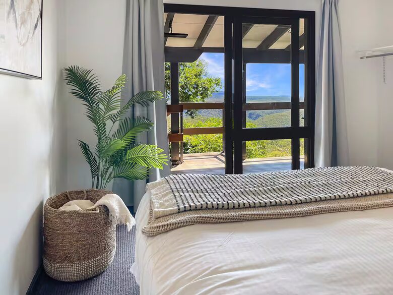 Clifftop Elegance in the Blue Mountains - Wentworth Falls, Australia