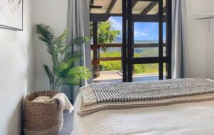 Clifftop Elegance in the Blue Mountains - Wentworth Falls, Australia