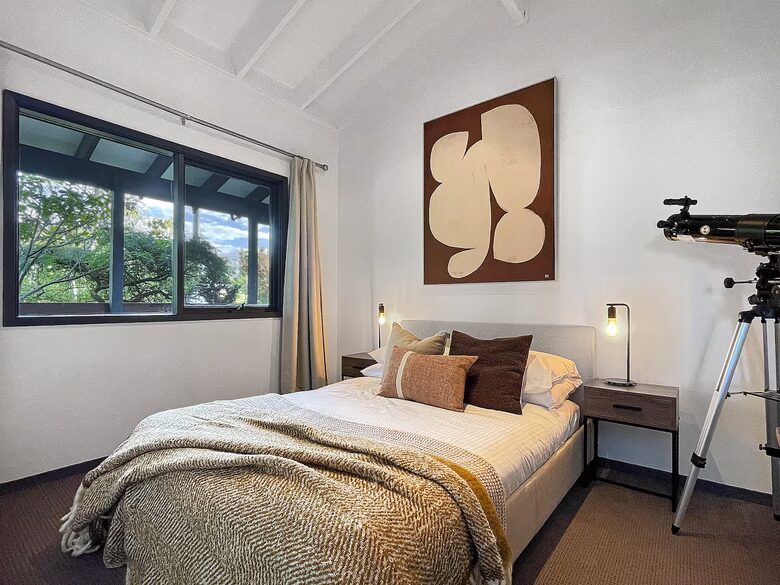 Clifftop Elegance in the Blue Mountains - Wentworth Falls, Australia