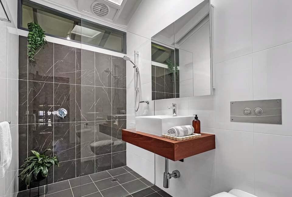 Clifftop Elegance in the Blue Mountains - Wentworth Falls, Australia