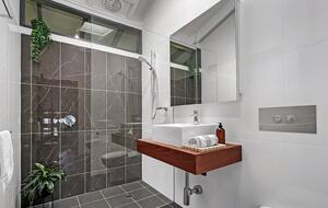 Clifftop Elegance in the Blue Mountains - Wentworth Falls, Australia