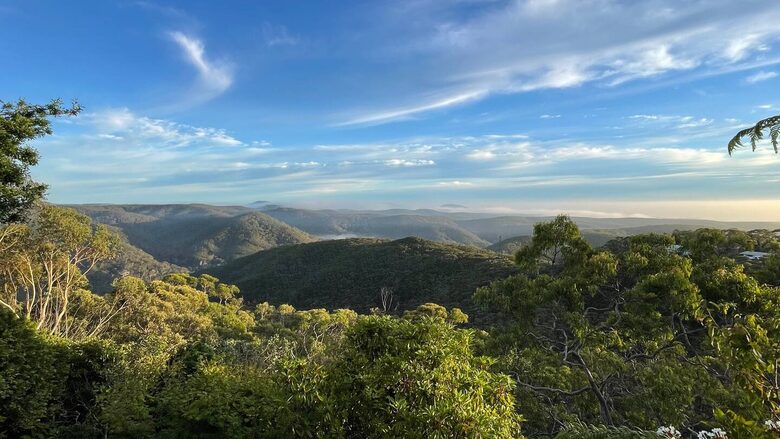 Clifftop Elegance in the Blue Mountains - Wentworth Falls, Australia