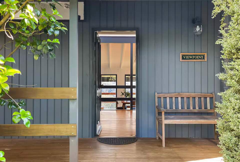 Clifftop Elegance in the Blue Mountains - Wentworth Falls, Australia