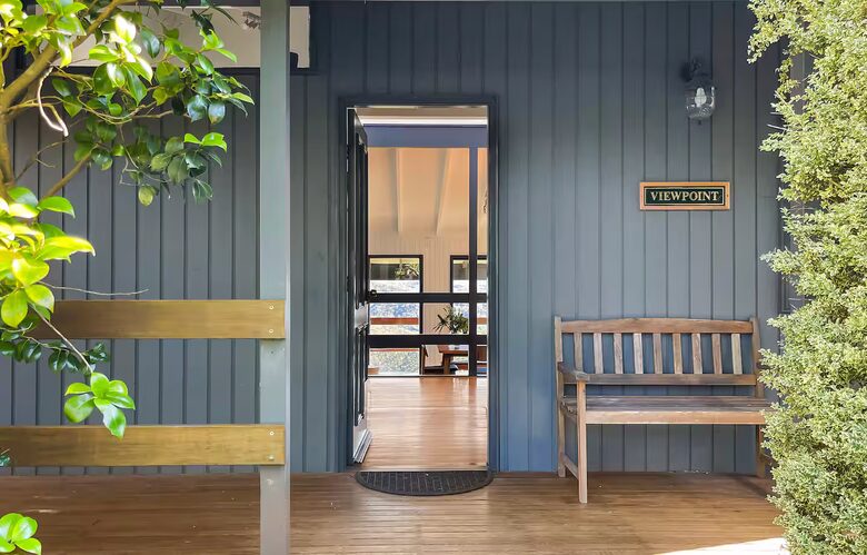 Clifftop Elegance in the Blue Mountains - Wentworth Falls, Australia