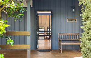 Clifftop Elegance in the Blue Mountains - Wentworth Falls, Australia