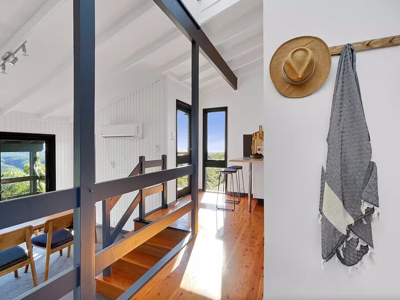 Clifftop Elegance in the Blue Mountains - Wentworth Falls, Australia