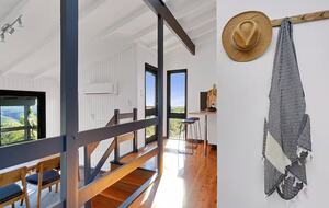 Clifftop Elegance in the Blue Mountains - Wentworth Falls, Australia